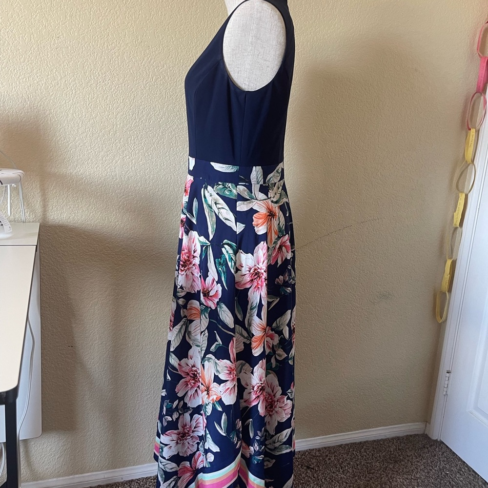 Sleeveless blue floral dress - Picture 2 of 4